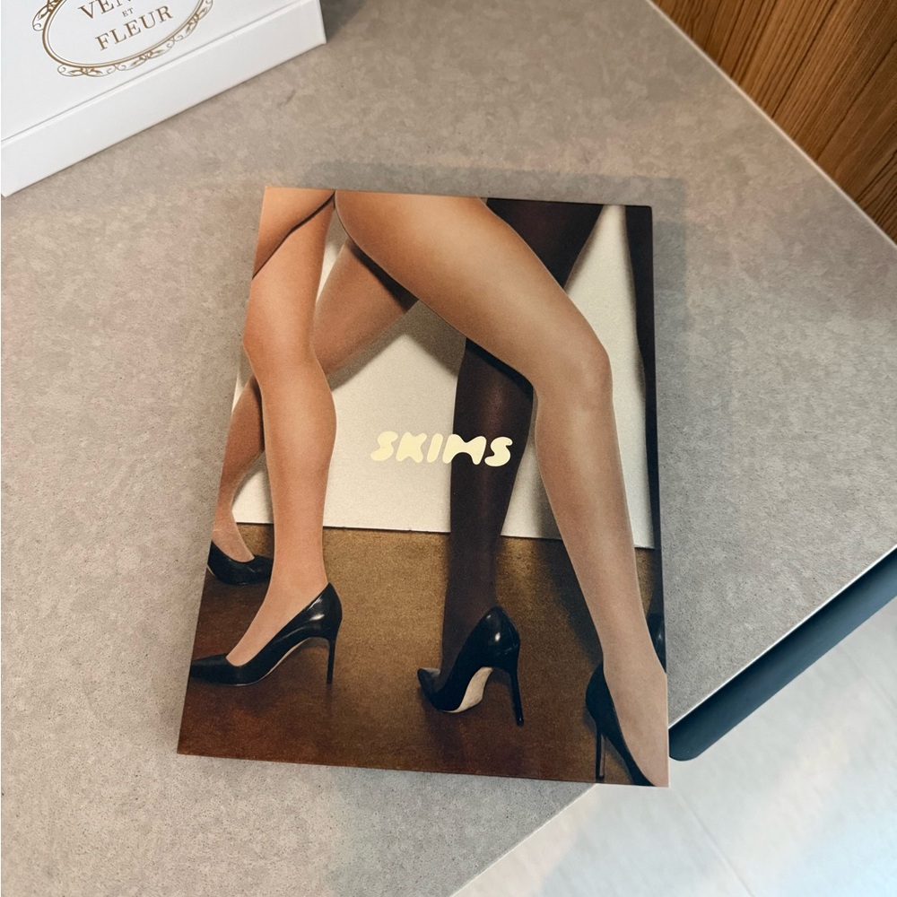 SKIMS HOSIERY SHAPING BUTT LIFTING TIGHTS